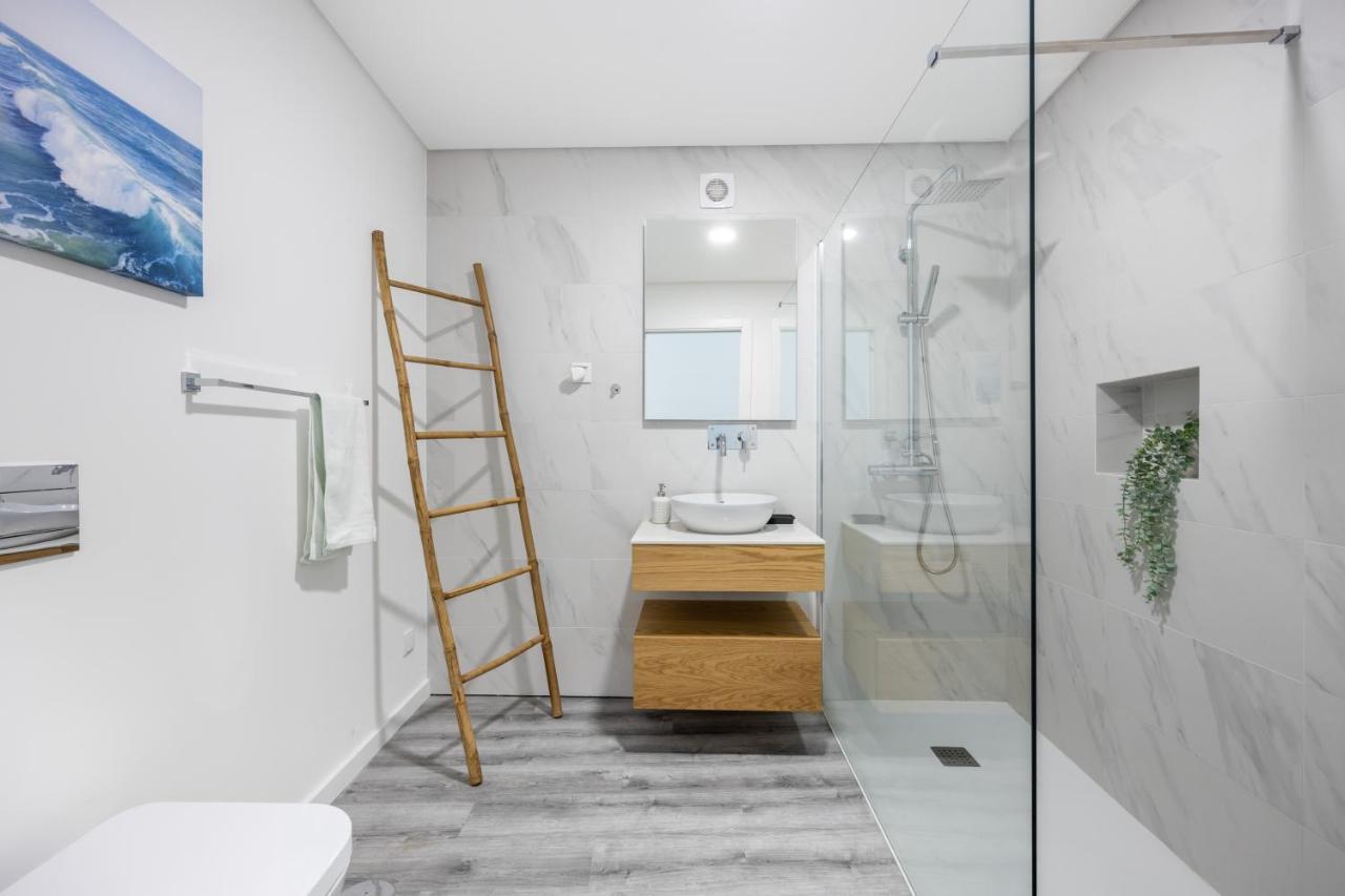 Frontline Seaview Apartment Budens Exterior photo