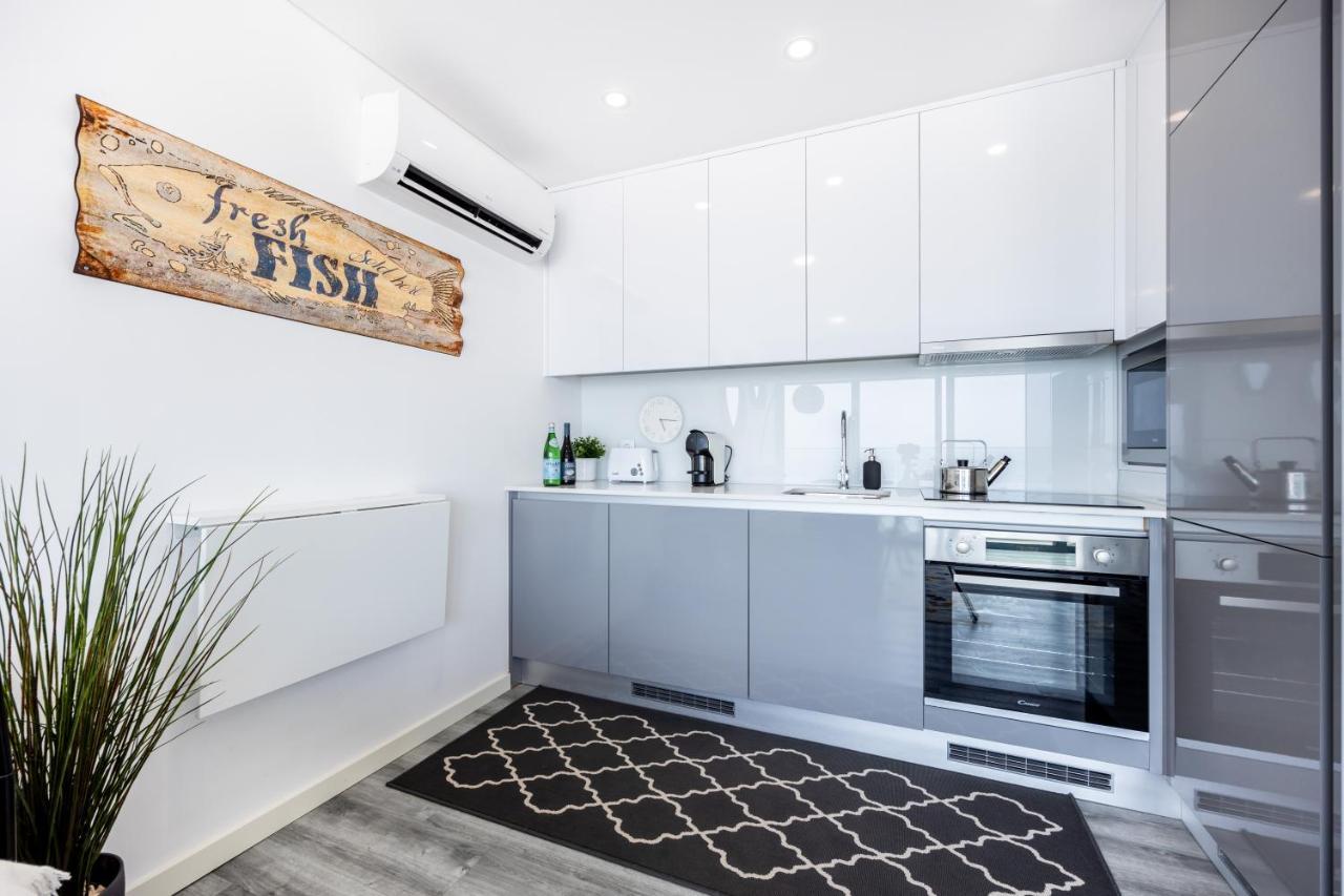 Frontline Seaview Apartment Budens Exterior photo
