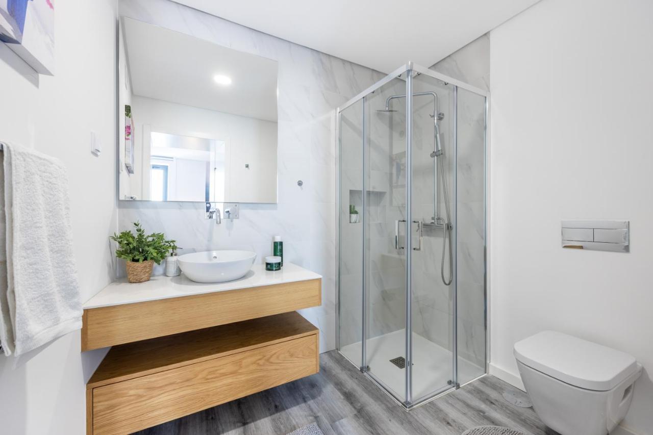 Frontline Seaview Apartment Budens Exterior photo